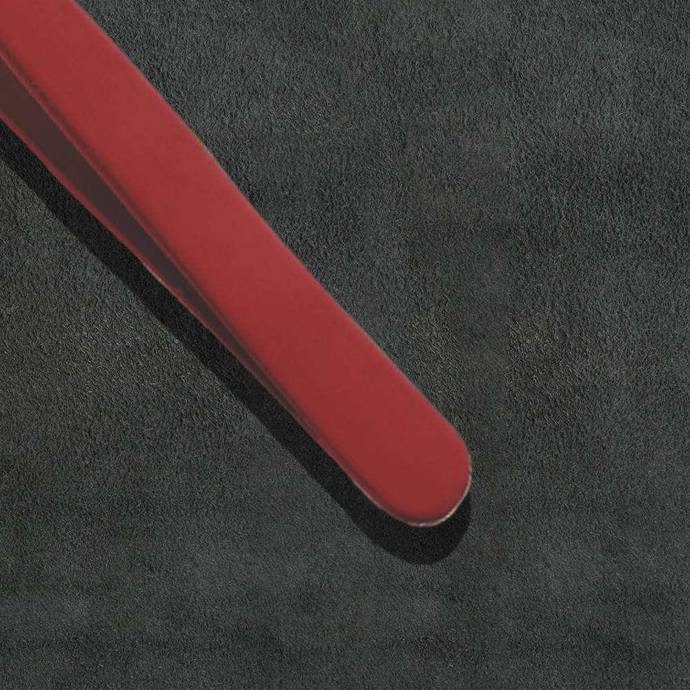 J5 - 080 Eye Brow Tweezer Black and Whit Slunt Tip